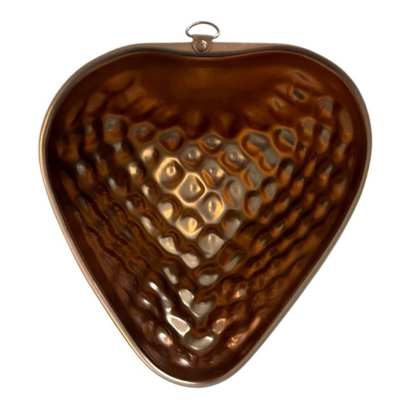 Vintage Copper Toned Strawberry Shaped Jelly Mould - 4 Cups
Made in USA - Picture 2 of 7